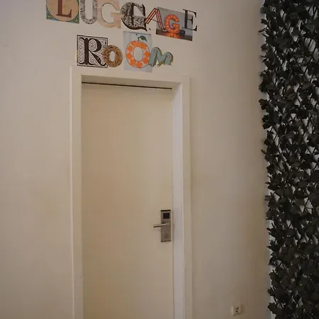 بيت شباب Lost